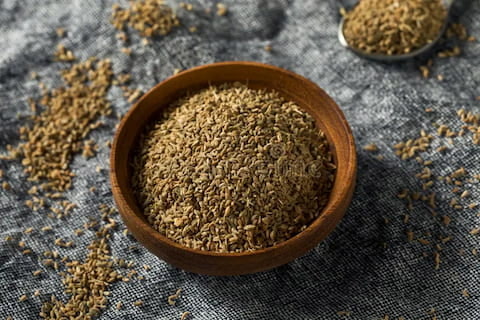 تصویر 2 از قیمت خرید عرق زنیان اصل با فروش عمده